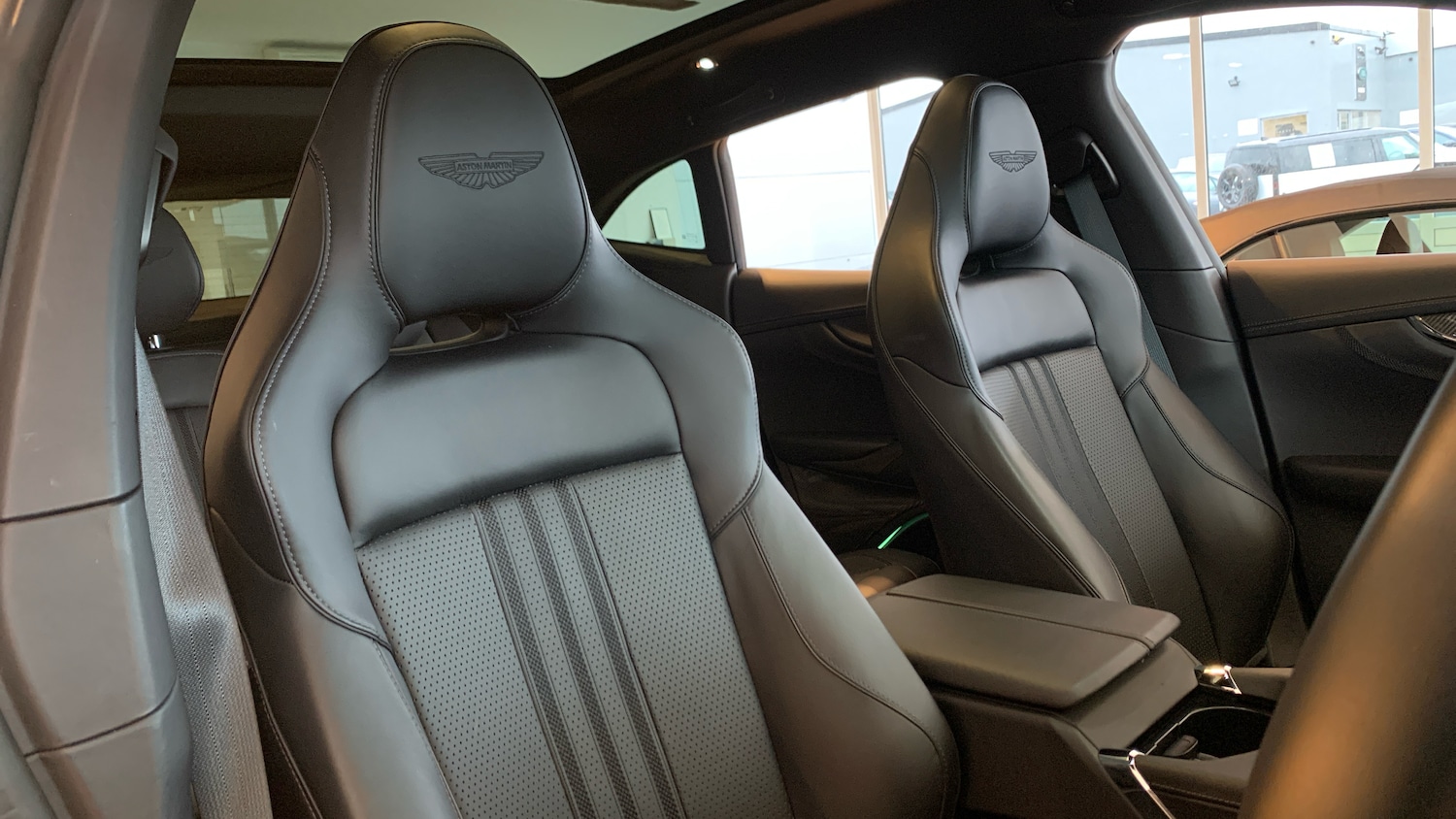 Used Aston Martin DBX 2025 for sale - 77494609: Photo 11