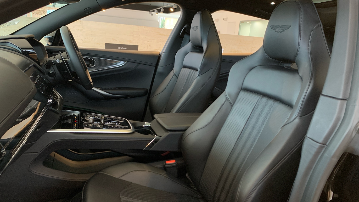 Used Aston Martin DBX 2025 for sale - 77494609: Photo 16