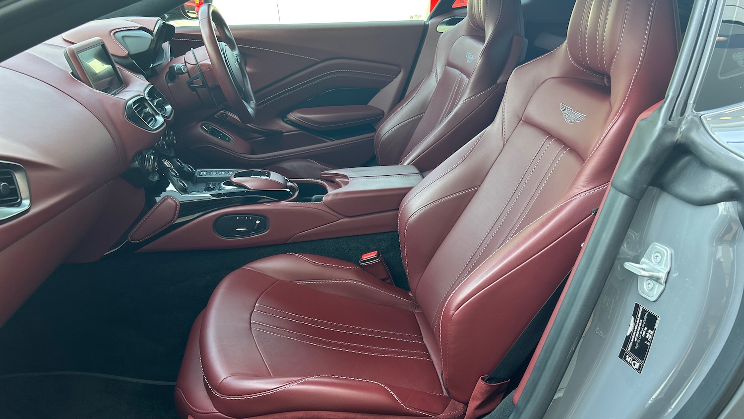 Used Aston Martin Vantage 2018 for sale - 76387064: Photo 18