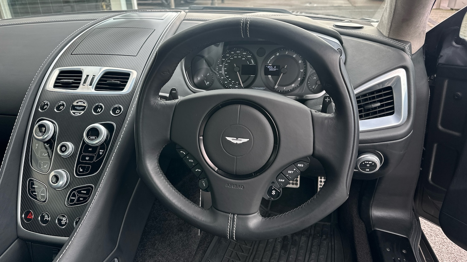 Used Aston Martin Vanquish 2015 for sale - 76712345: Photo 10