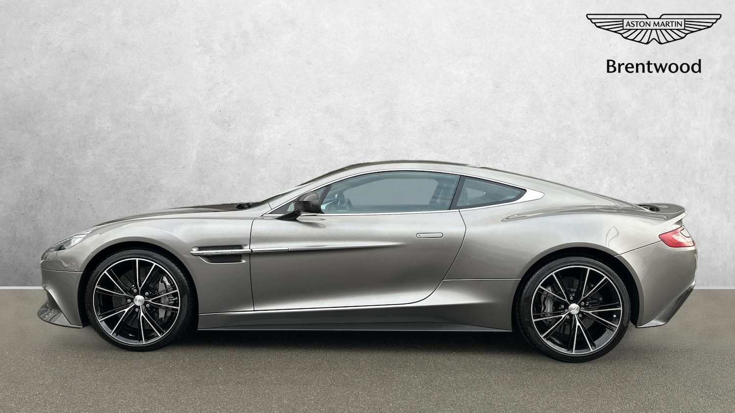 Used Aston Martin Vanquish 2015 for sale - 76712345: Photo 12