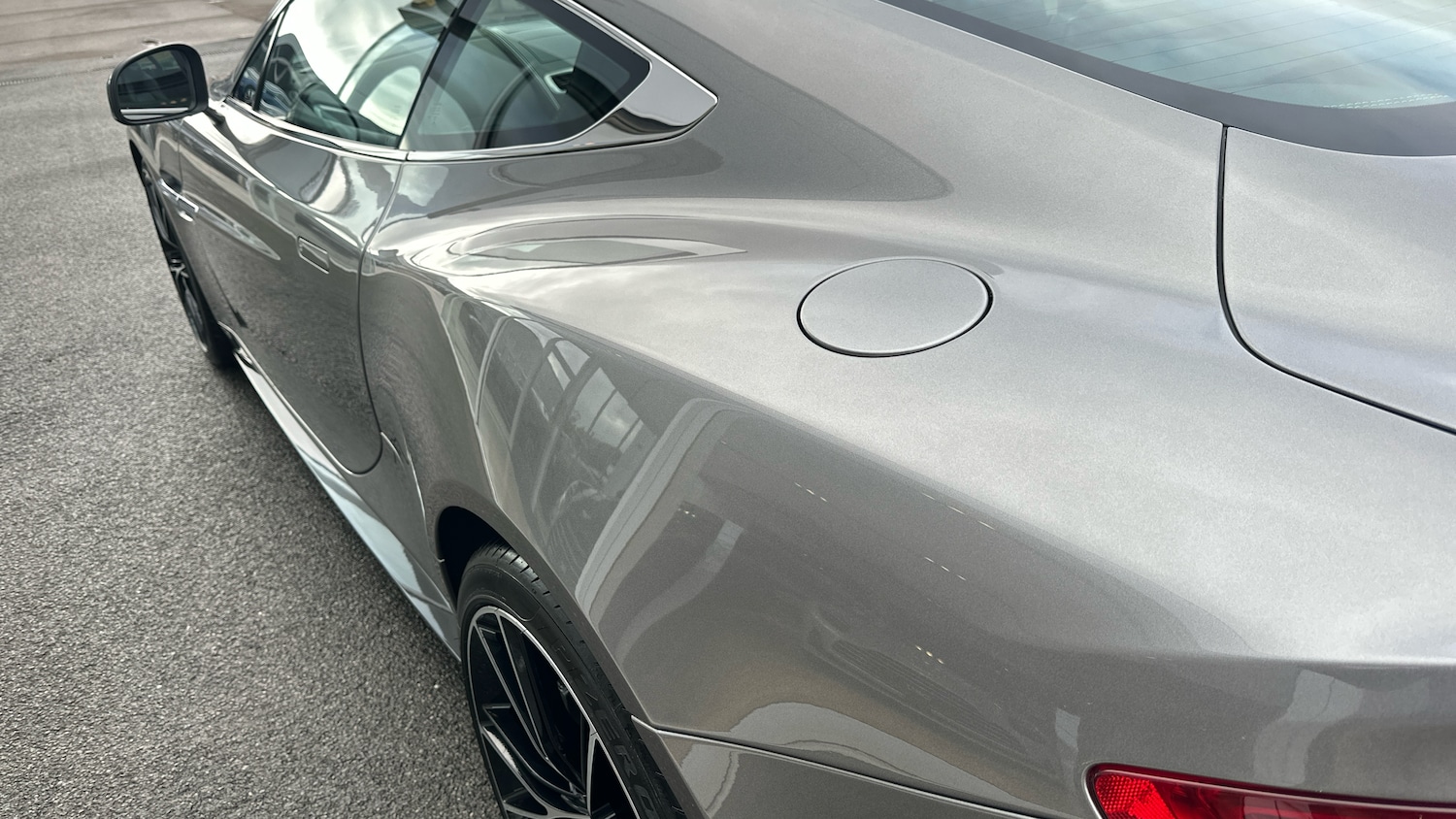 Used Aston Martin Vanquish 2015 for sale - 76712345: Photo 22