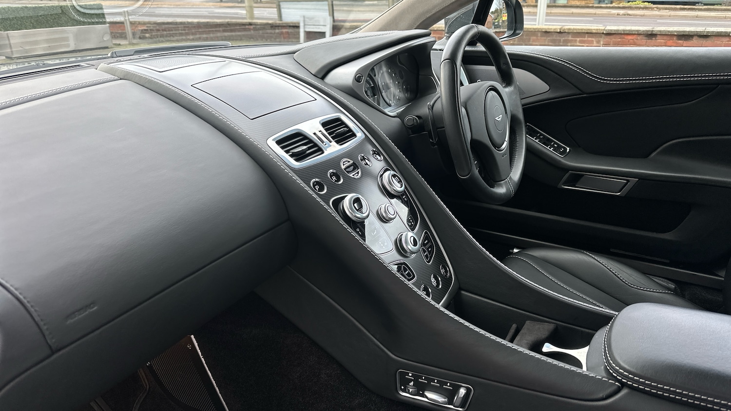 Used Aston Martin Vanquish 2015 for sale - 76712345: Photo 25