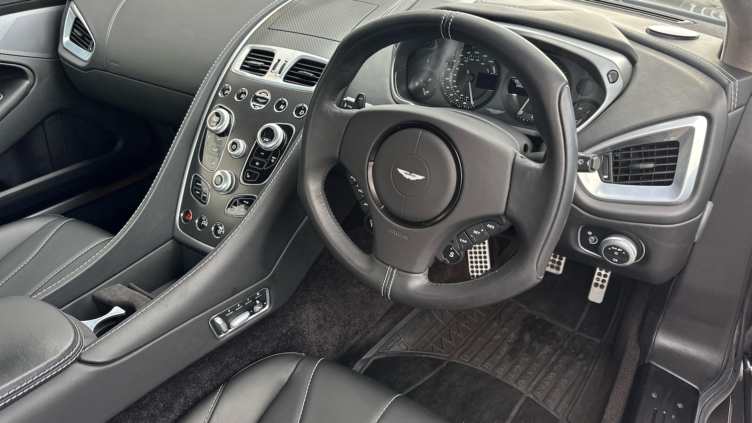 Used Aston Martin Vanquish 2015 for sale - 76712345: Photo 3