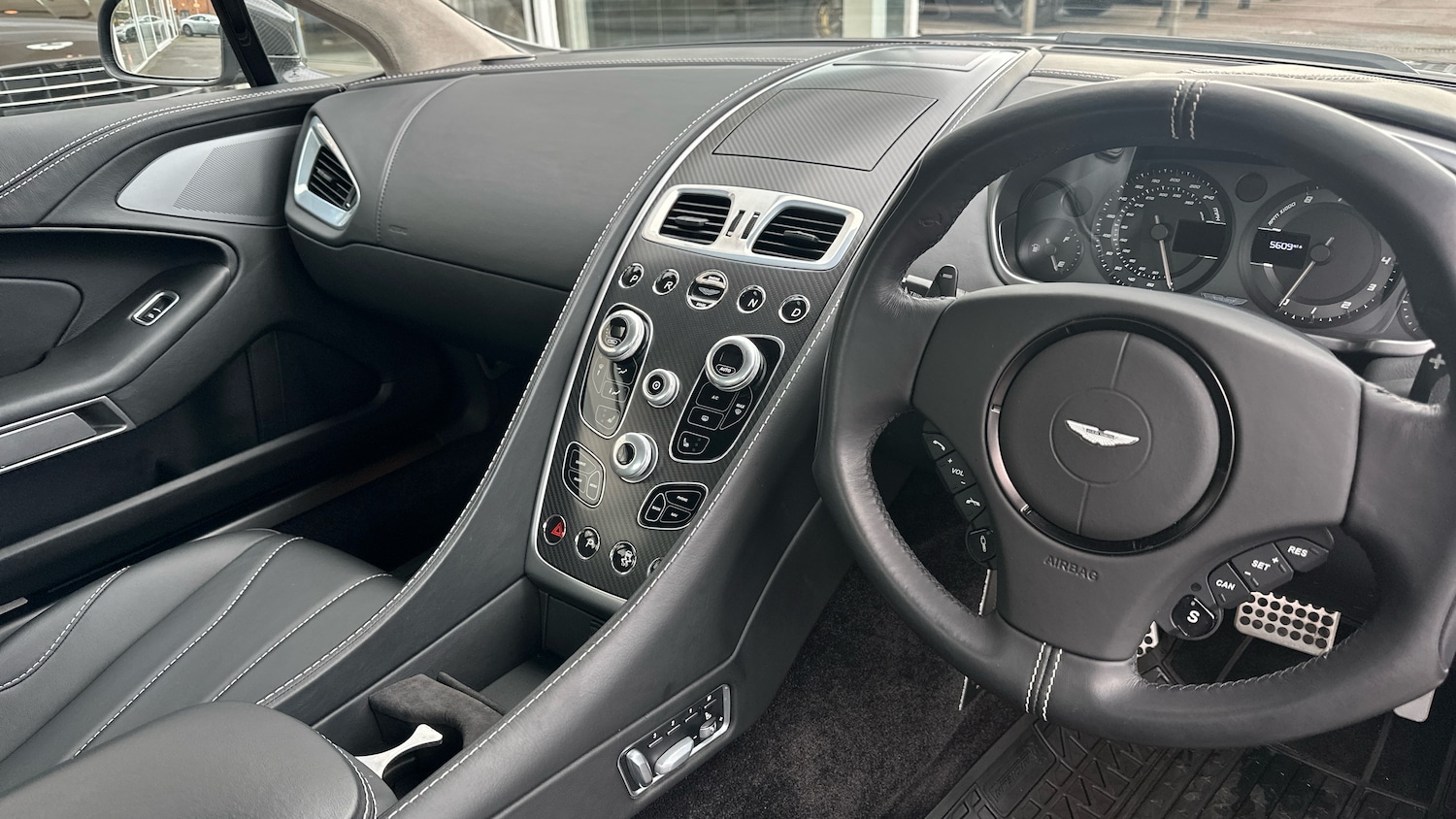 Used Aston Martin Vanquish 2015 for sale - 76712345: Photo 9