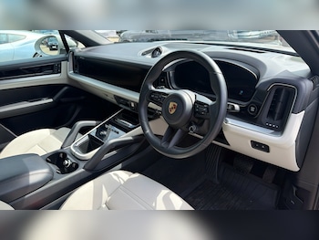 Used Porsche Cayenne 2023 for sale - 78599437: Photo