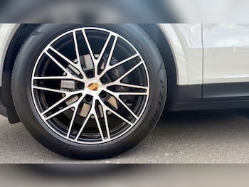 Used Porsche Cayenne 2023 for sale - 78599437: Photo