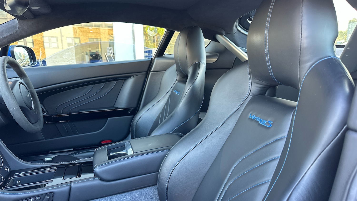 Used Aston Martin Vantage 2017 for sale - 76281285: Photo 21