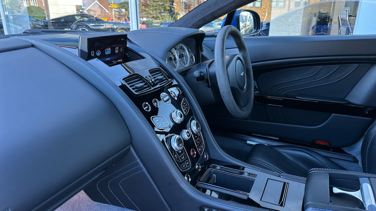 Used Aston Martin Vantage 2017 for sale - 76281285: Photo 22