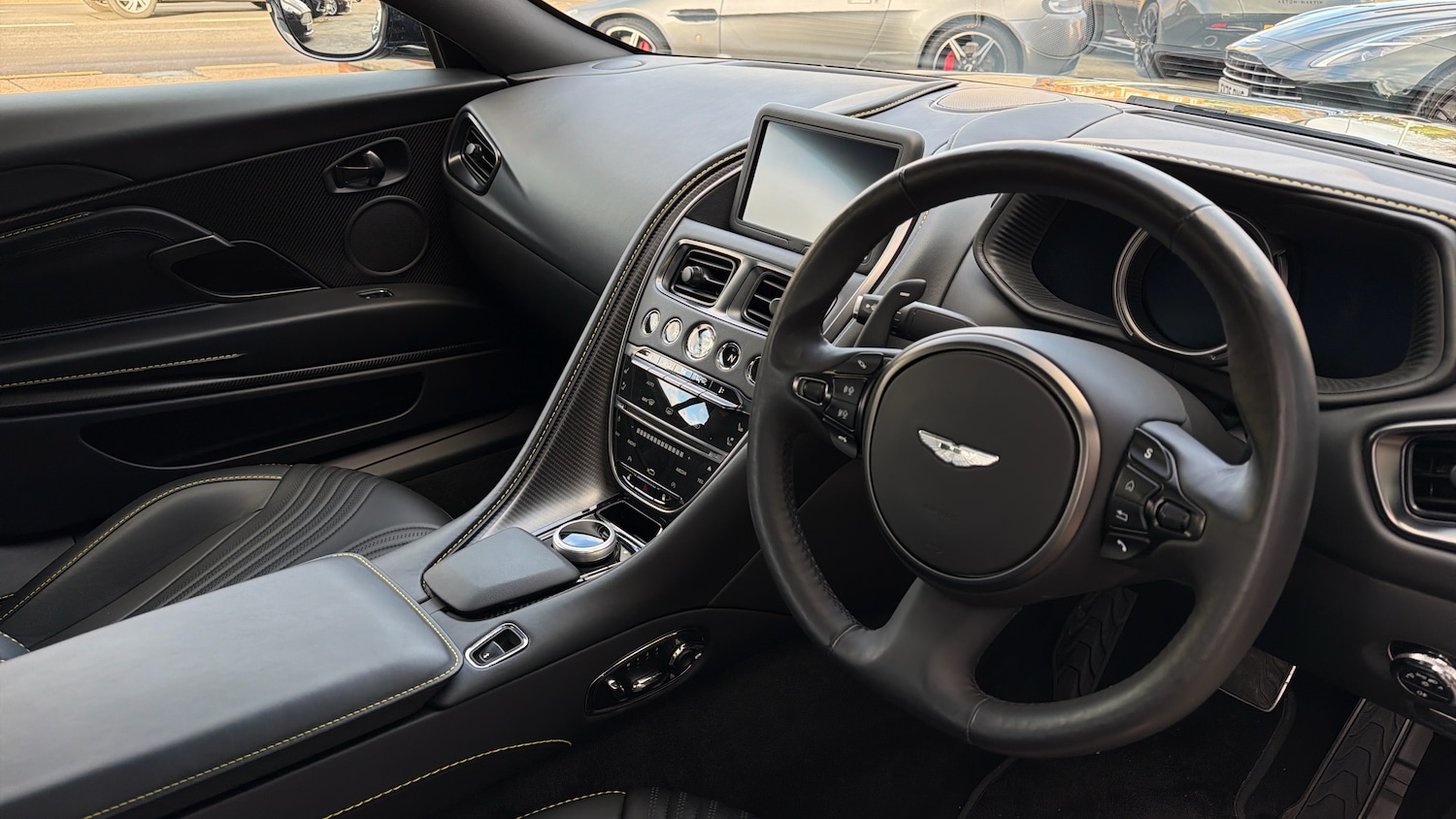 Used Aston Martin DB11 2018 for sale - 76910973: Photo 3