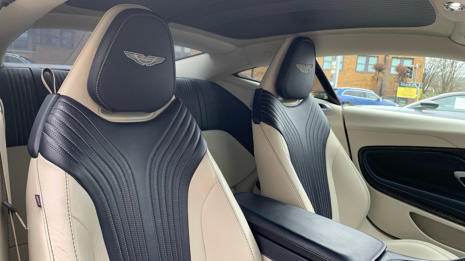 Used Aston Martin DB11 2019 for sale - 77452934: Photo 11
