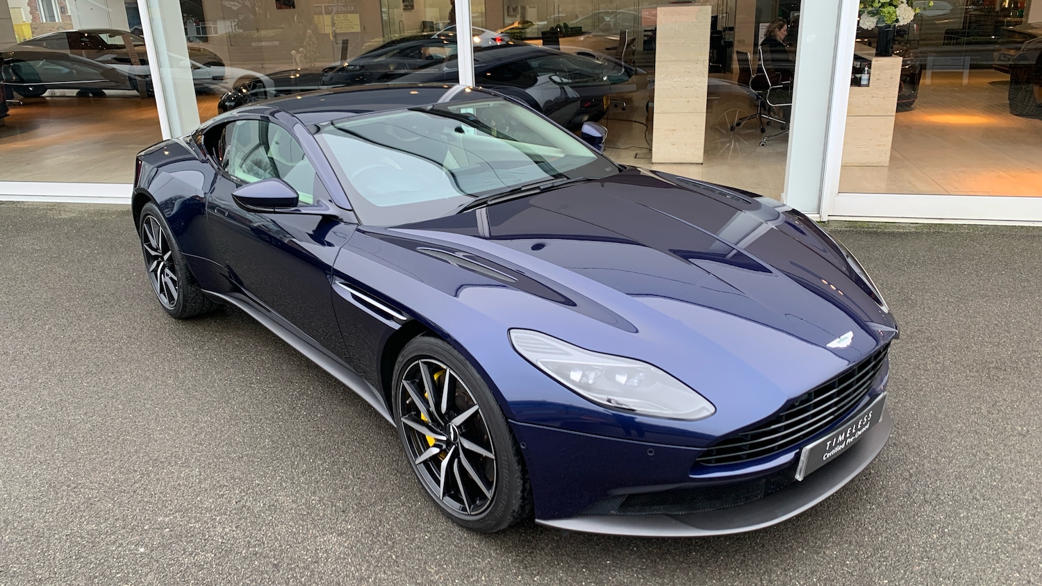 Used Aston Martin DB11 2019 for sale - 77452934: Photo 14