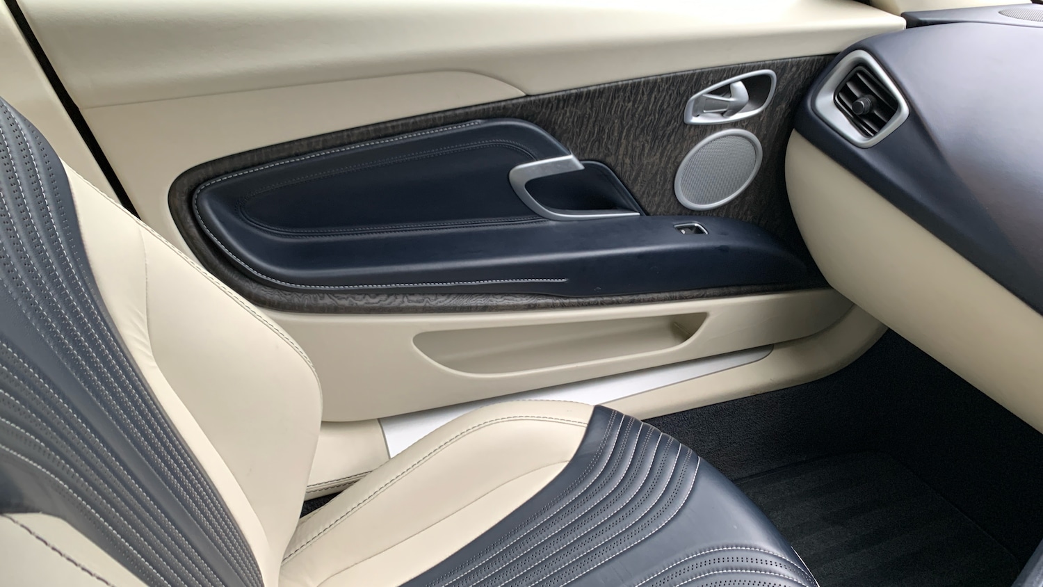 Used Aston Martin DB11 2019 for sale - 77452934: Photo 16