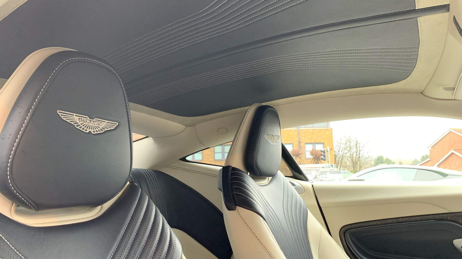 Used Aston Martin DB11 2019 for sale - 77452934: Photo 17