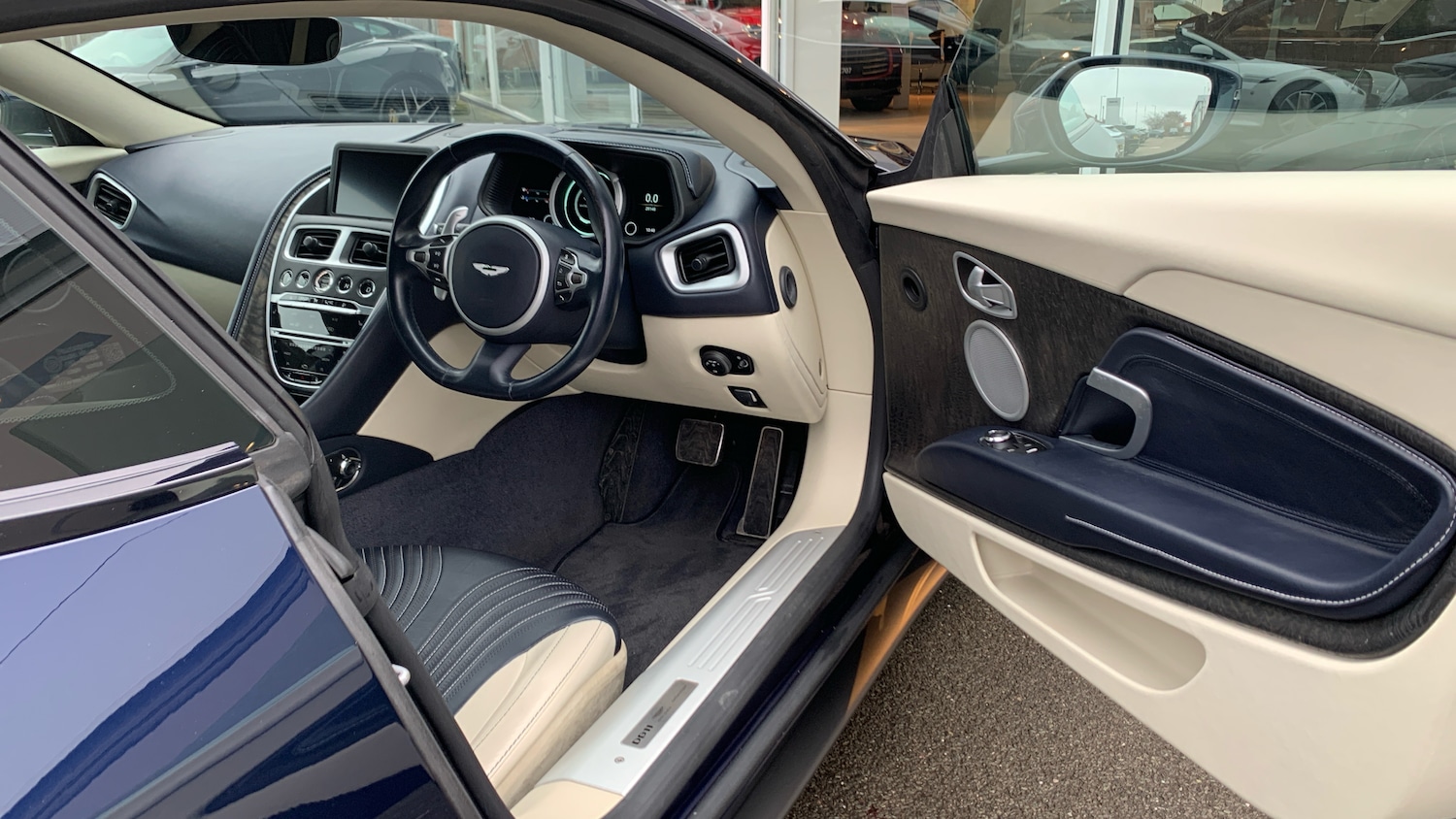 Used Aston Martin DB11 2019 for sale - 77452934: Photo 18