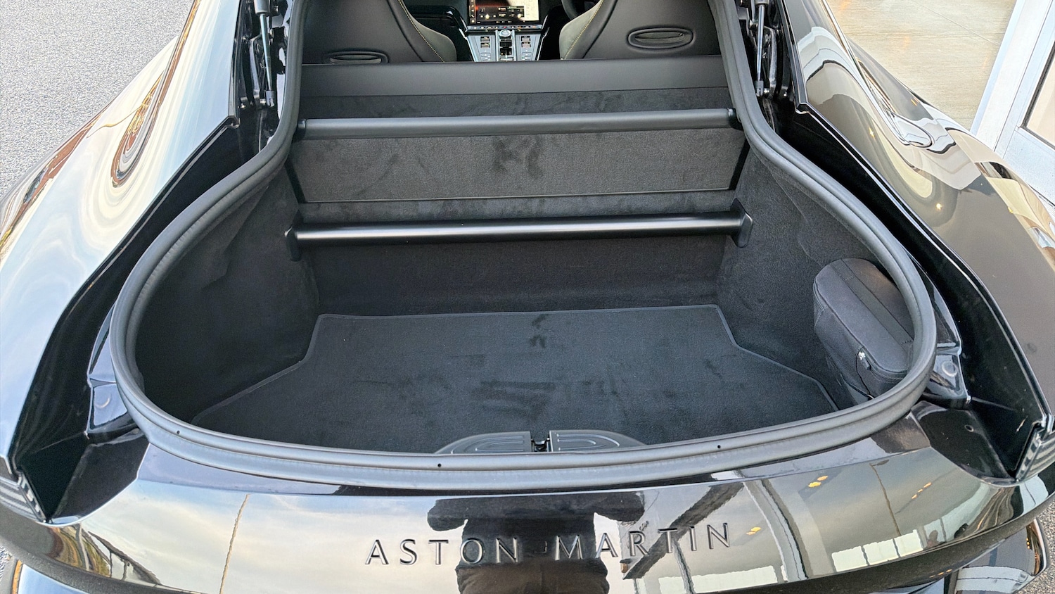 Used Aston Martin Vantage 2025 for sale - 77072994: Photo 17