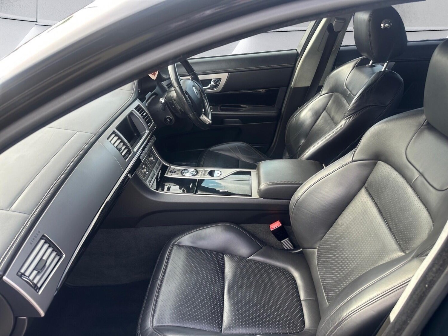 Used Jaguar XF 2011 for sale - 78185322: Photo 15