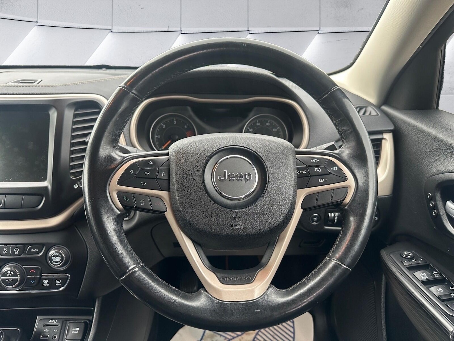 Used Jeep Cherokee 2015 for sale - 76995305: Photo 14