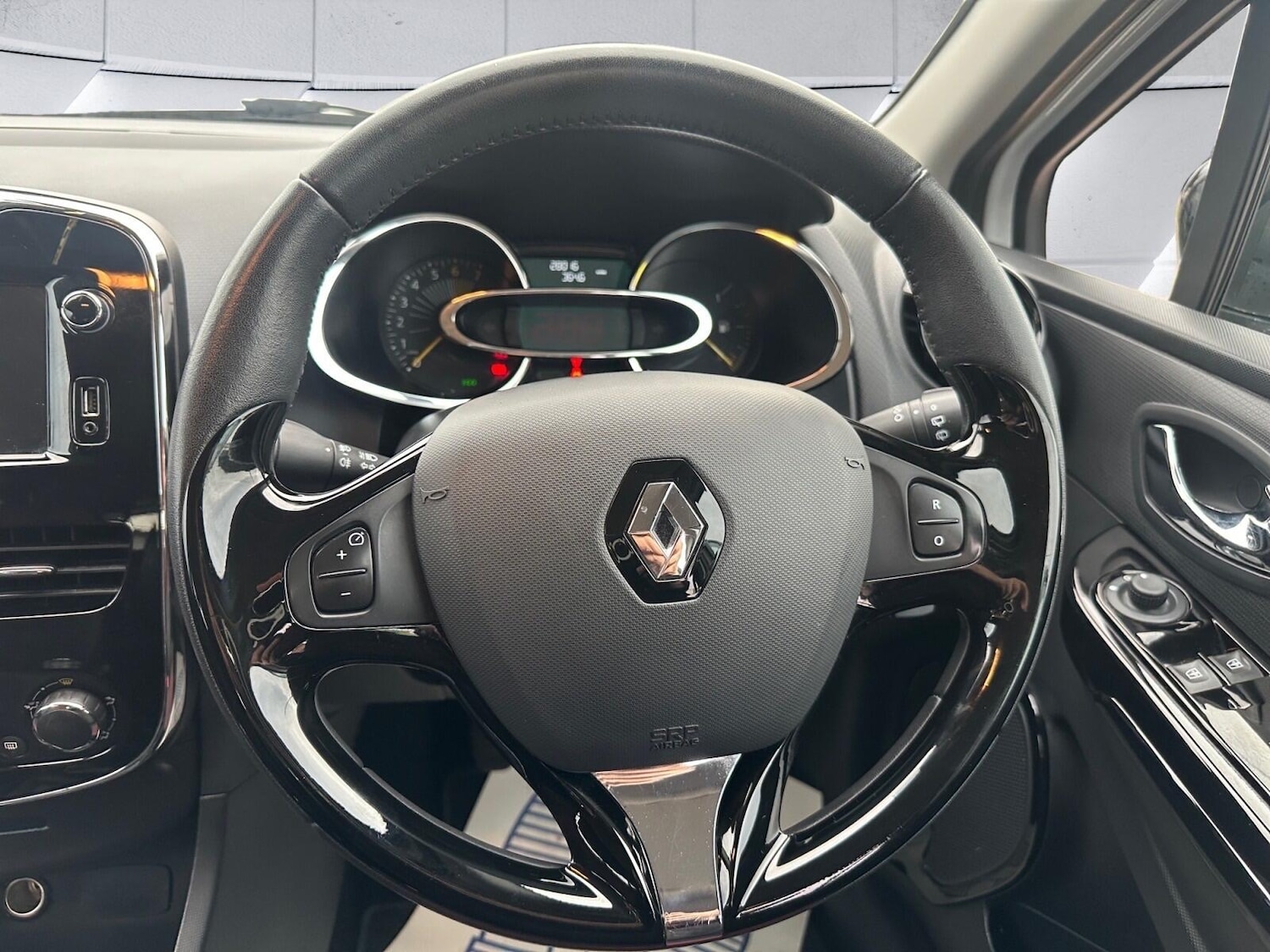 Used Renault Clio 2013 for sale - 76084016: Photo 14