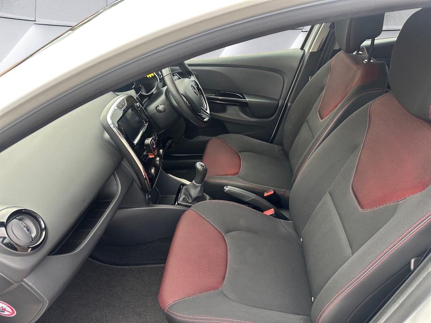 Used Renault Clio 2013 for sale - 76084016: Photo 15