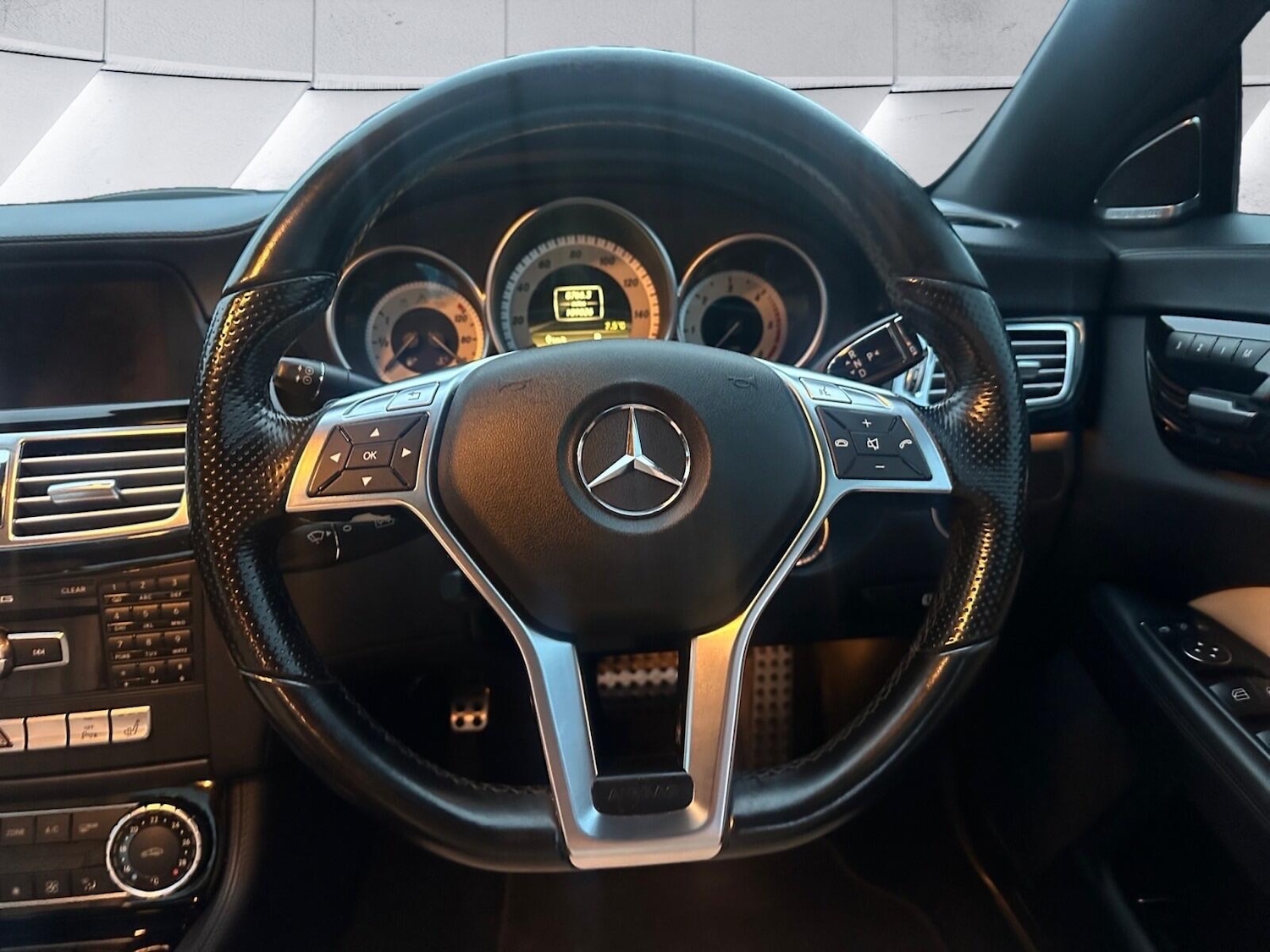 Used Mercedes-Benz CLS 2011 for sale - 76839431: Photo 13