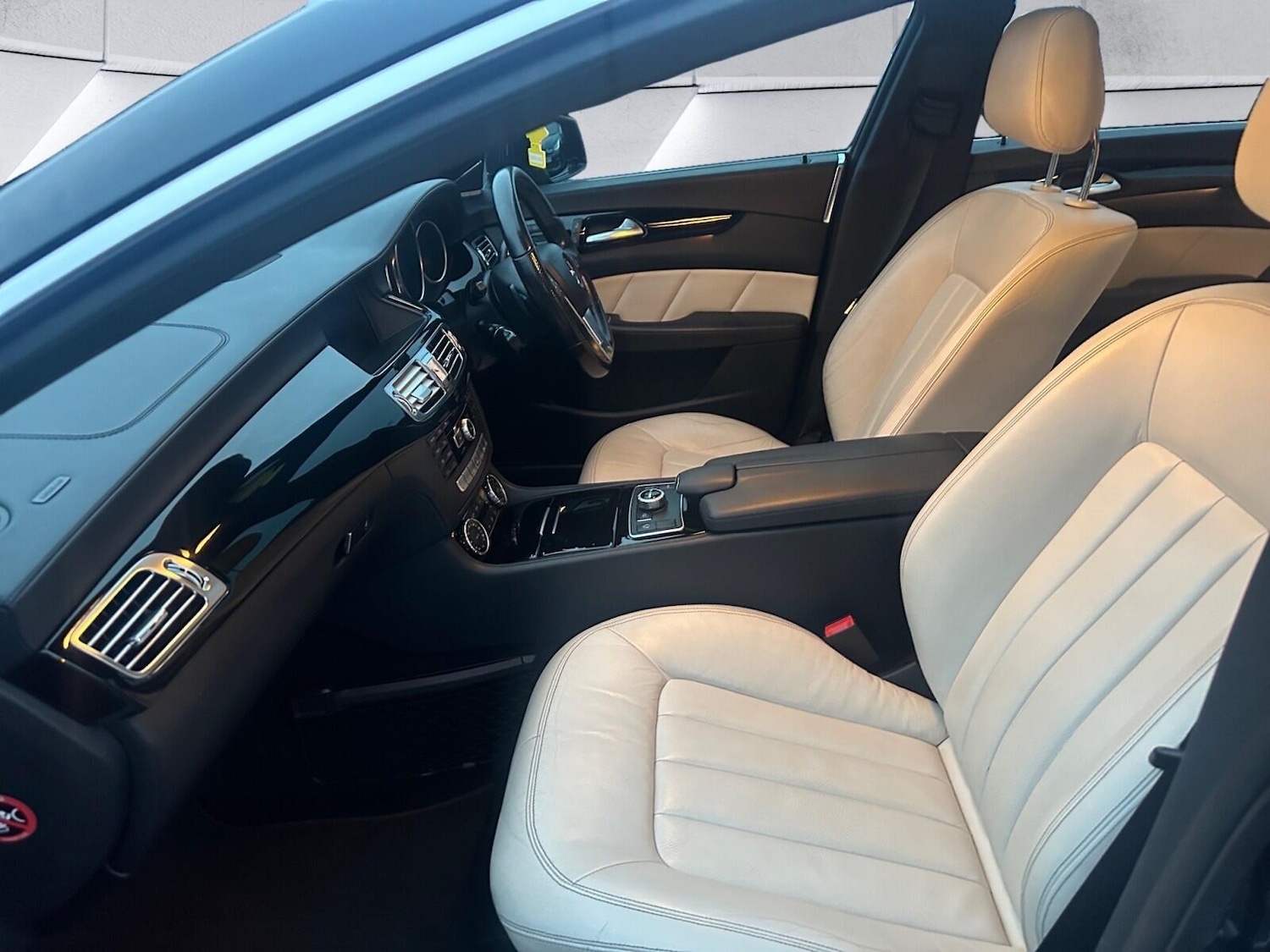 Used Mercedes-Benz CLS 2011 for sale - 76839431: Photo 15