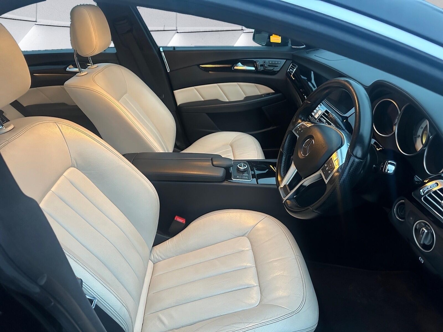 Used Mercedes-Benz CLS 2011 for sale - 76839431: Photo 9