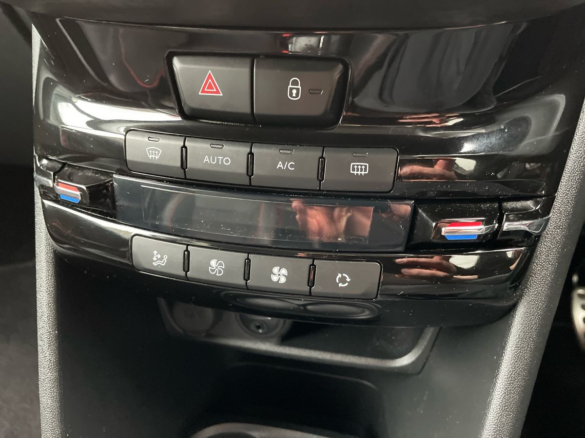 Used Peugeot 208 2017 for sale - 77648102: Photo 18