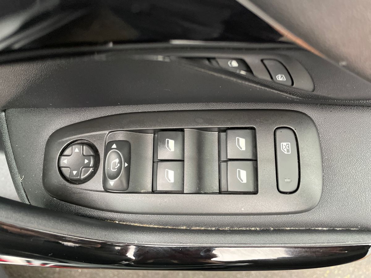 Used Peugeot 208 2017 for sale - 77648102: Photo 20