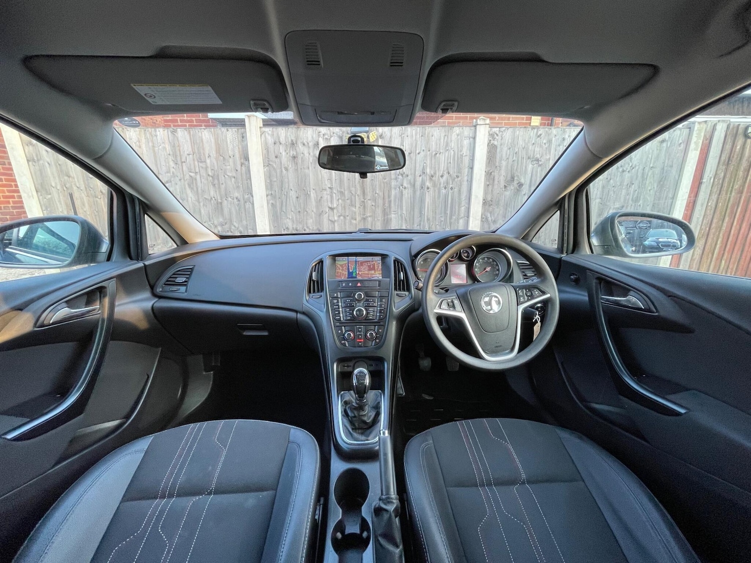 Used Vauxhall Astra 2012 for sale - 77982294: Photo 2