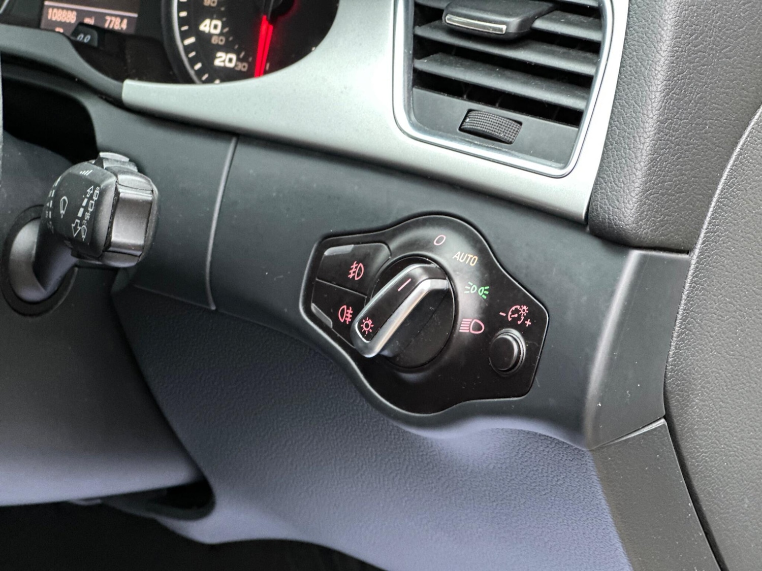 Used Audi A4 2010 for sale - 76473738: Photo 27