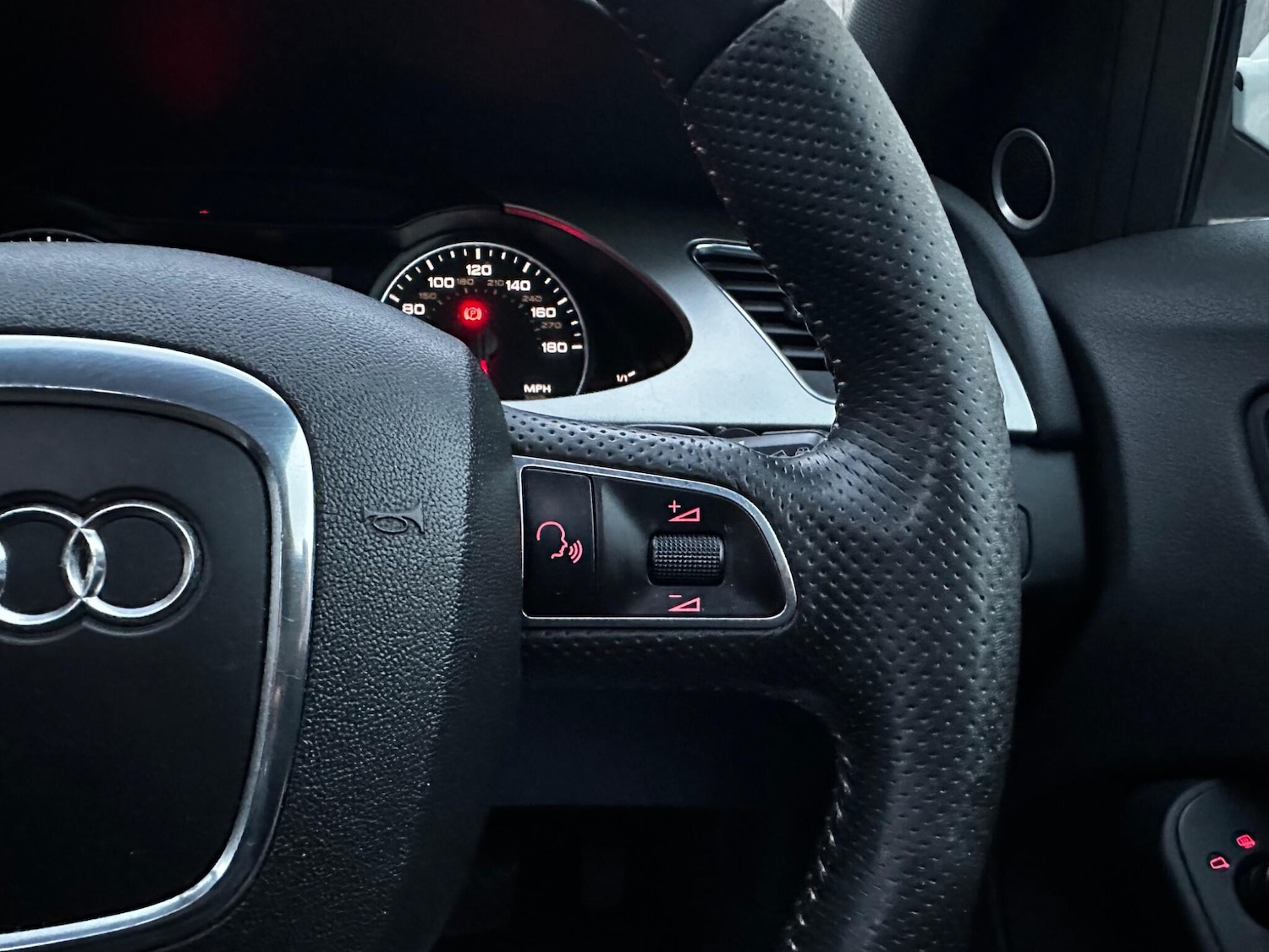 Used Audi A4 2010 for sale - 76473738: Photo 70