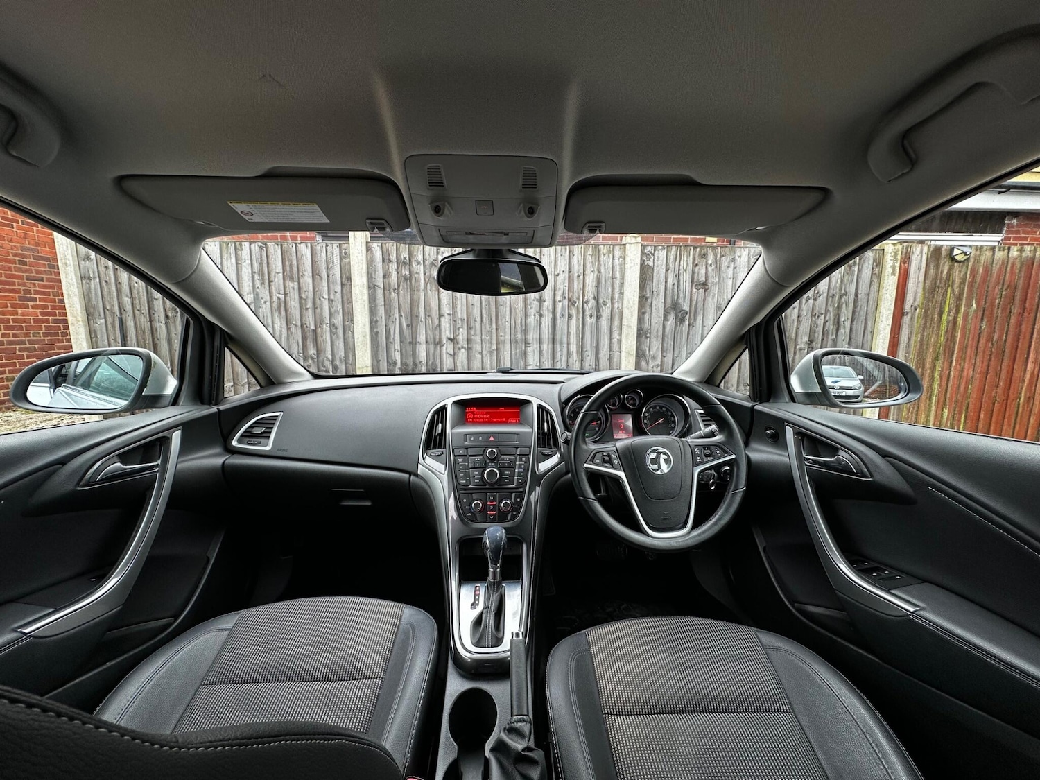 Used Vauxhall Astra for sale - 77496956: Photo 2