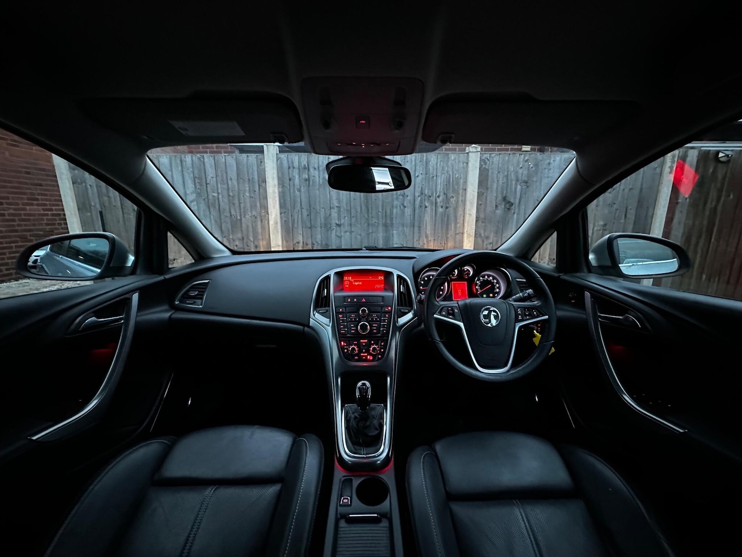 Used Vauxhall Astra 2012 for sale - 77377016: Photo 2