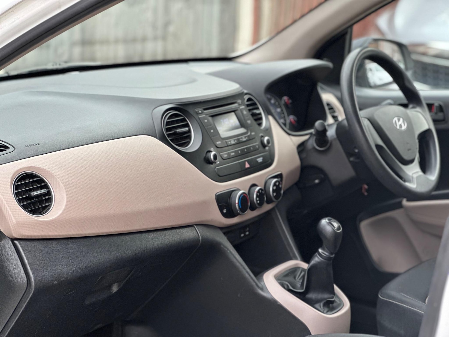 Used Hyundai i10 2015 for sale - 76013435: Photo 24
