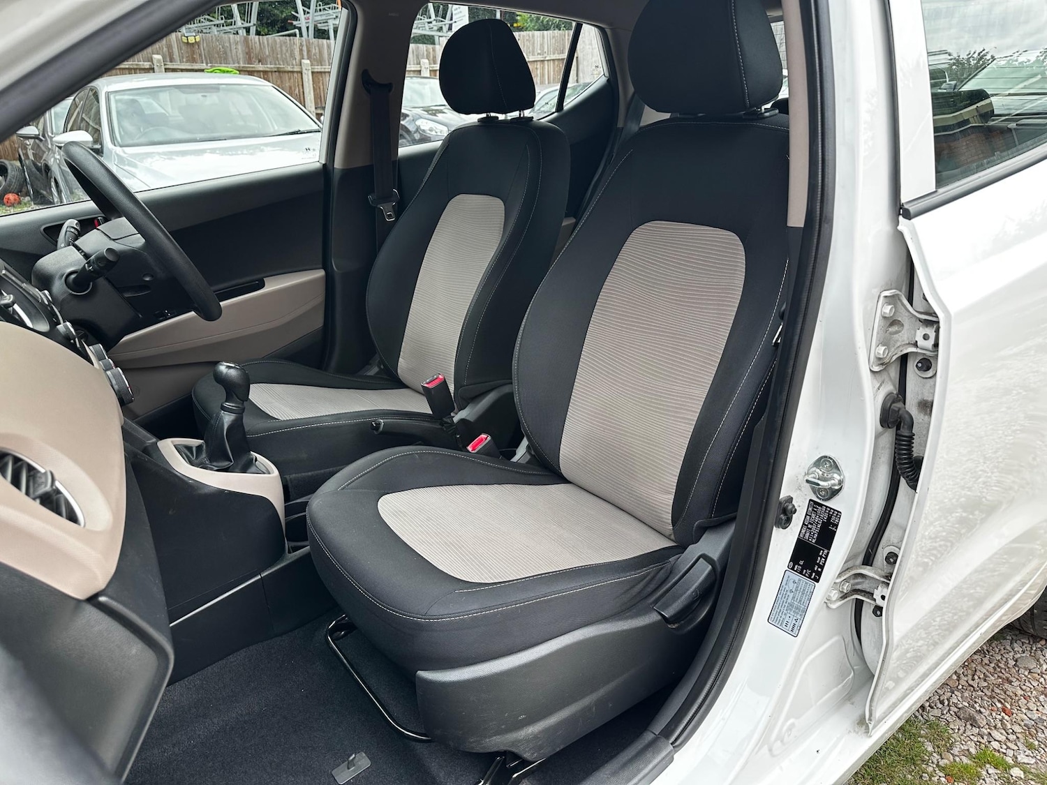 Used Hyundai i10 2015 for sale - 76013435: Photo 26