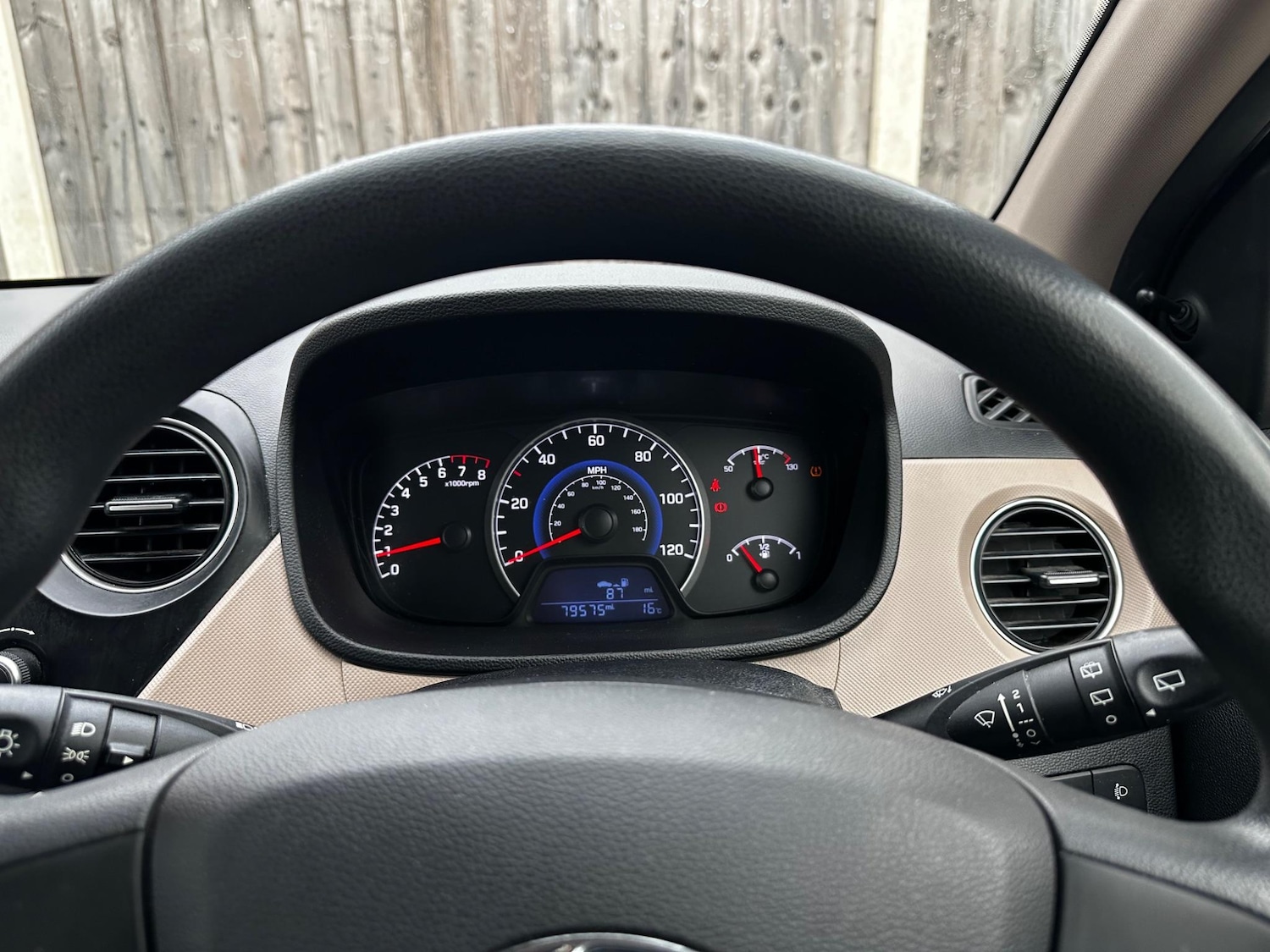 Used Hyundai i10 2015 for sale - 76013435: Photo 32