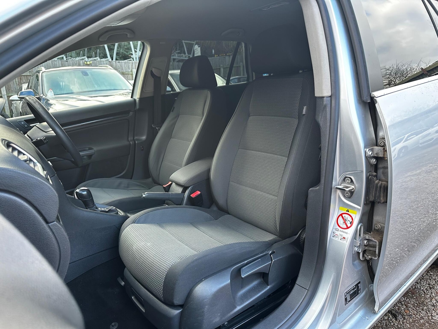 Used Volkswagen Golf 2011 for sale - 77377104: Photo 31