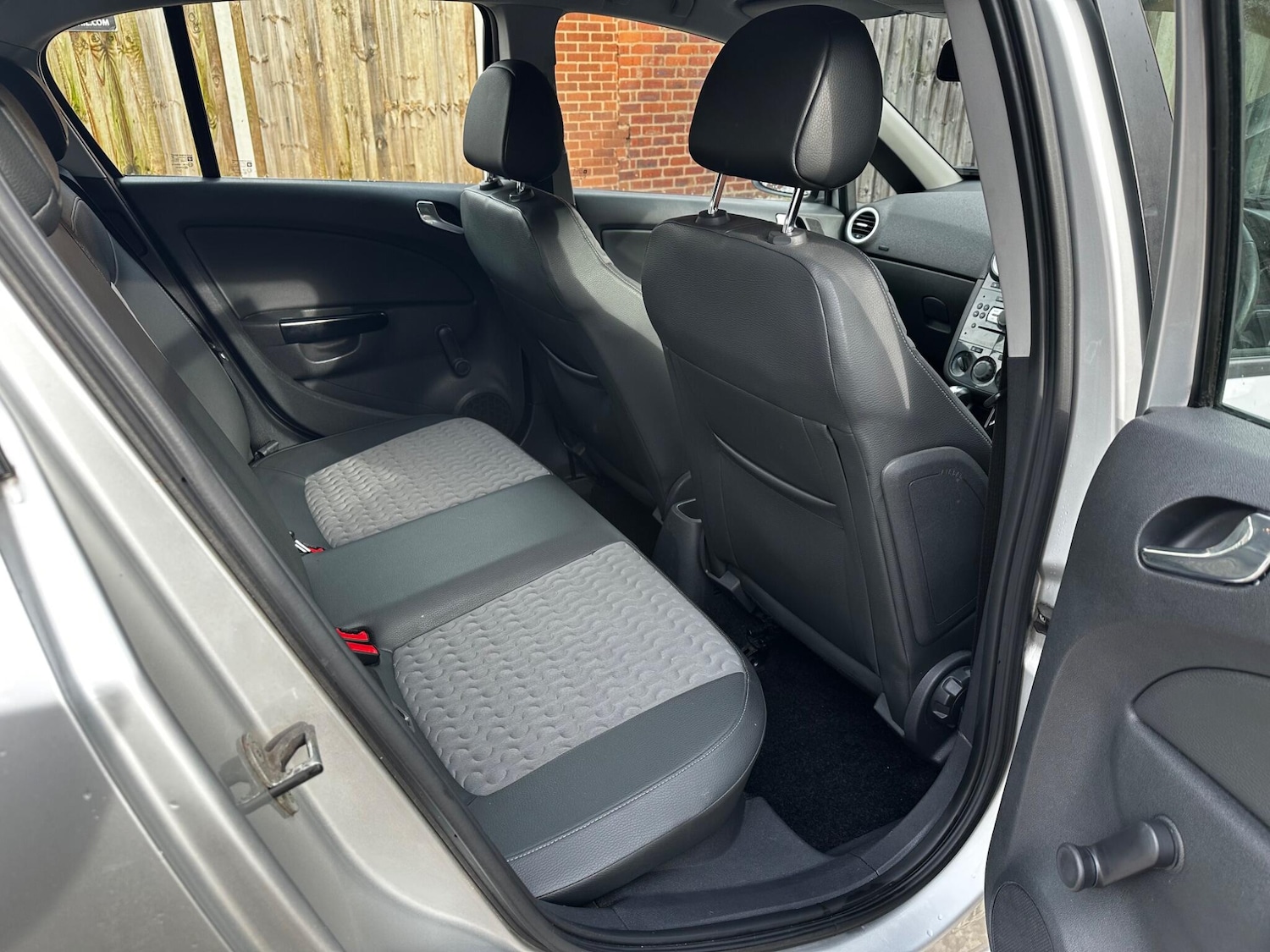 Used Vauxhall Corsa 2011 for sale - 77612440: Photo 27