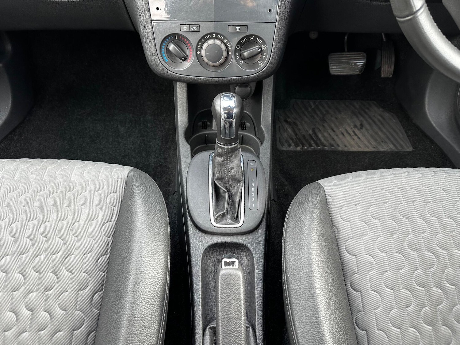 Used Vauxhall Corsa 2011 for sale - 77612440: Photo 39