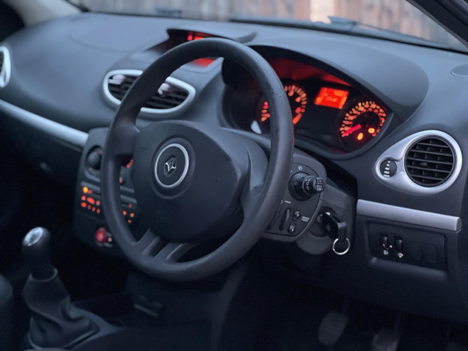 Used Renault Clio 2009 for sale - 77982703: Photo 19