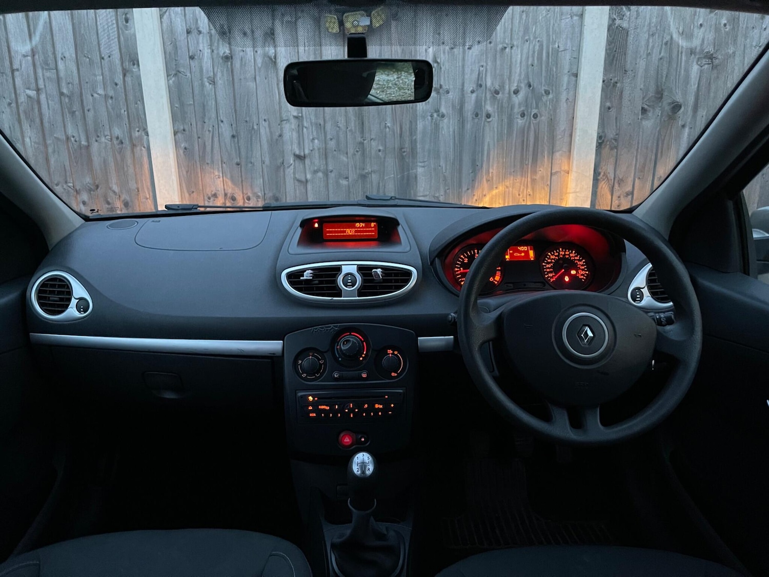Used Renault Clio 2009 for sale - 77982703: Photo 2