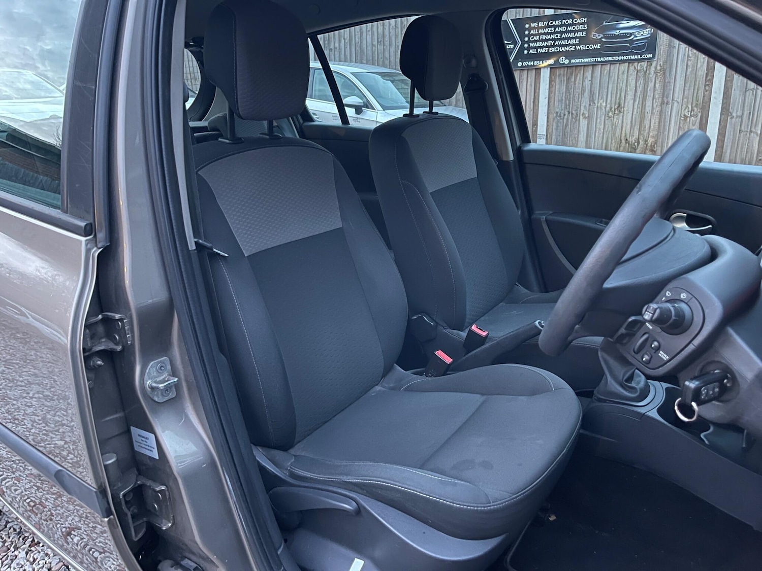 Used Renault Clio 2009 for sale - 77982703: Photo 23