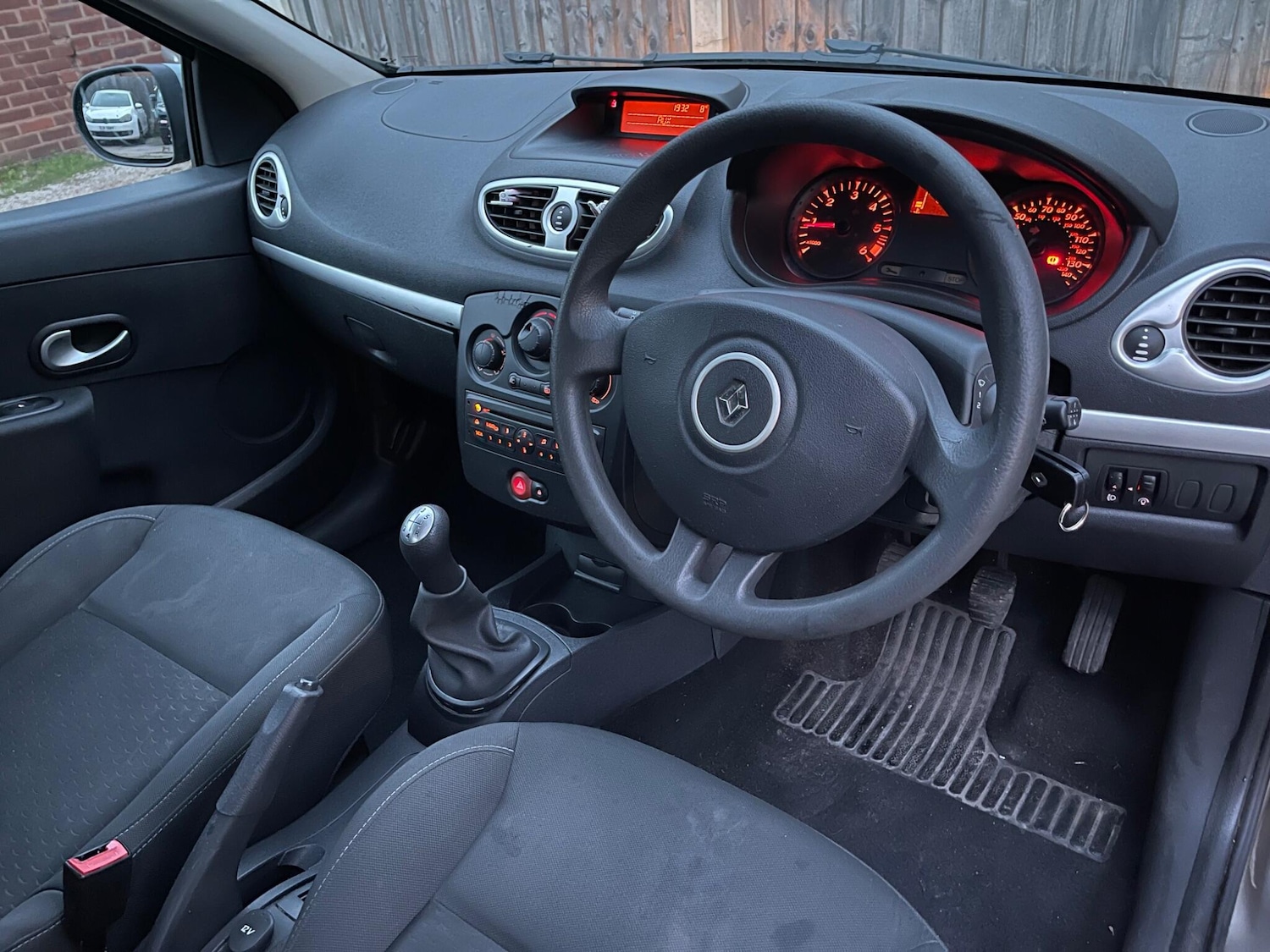 Used Renault Clio 2009 for sale - 77982703: Photo 24