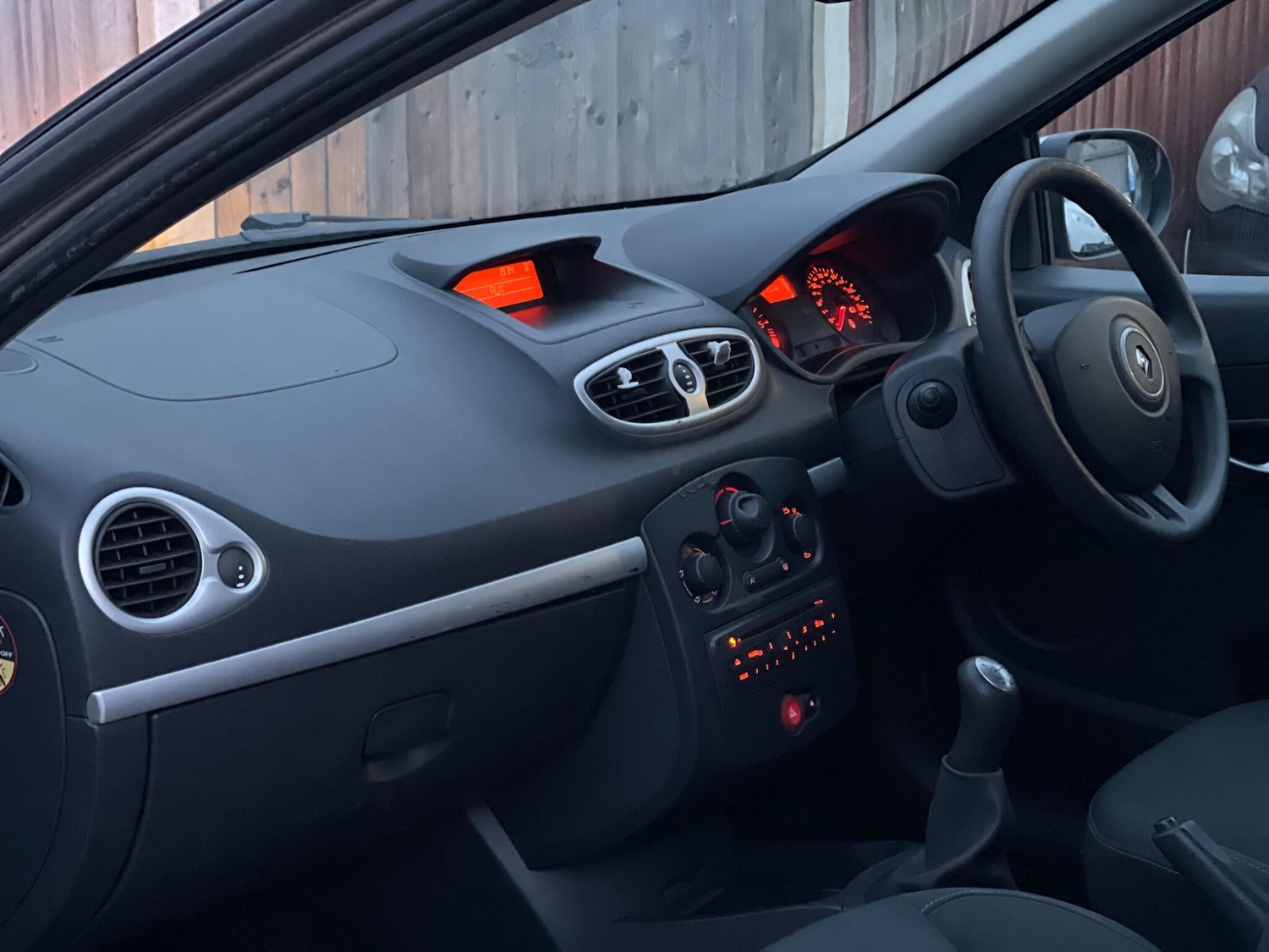 Used Renault Clio 2009 for sale - 77982703: Photo 31