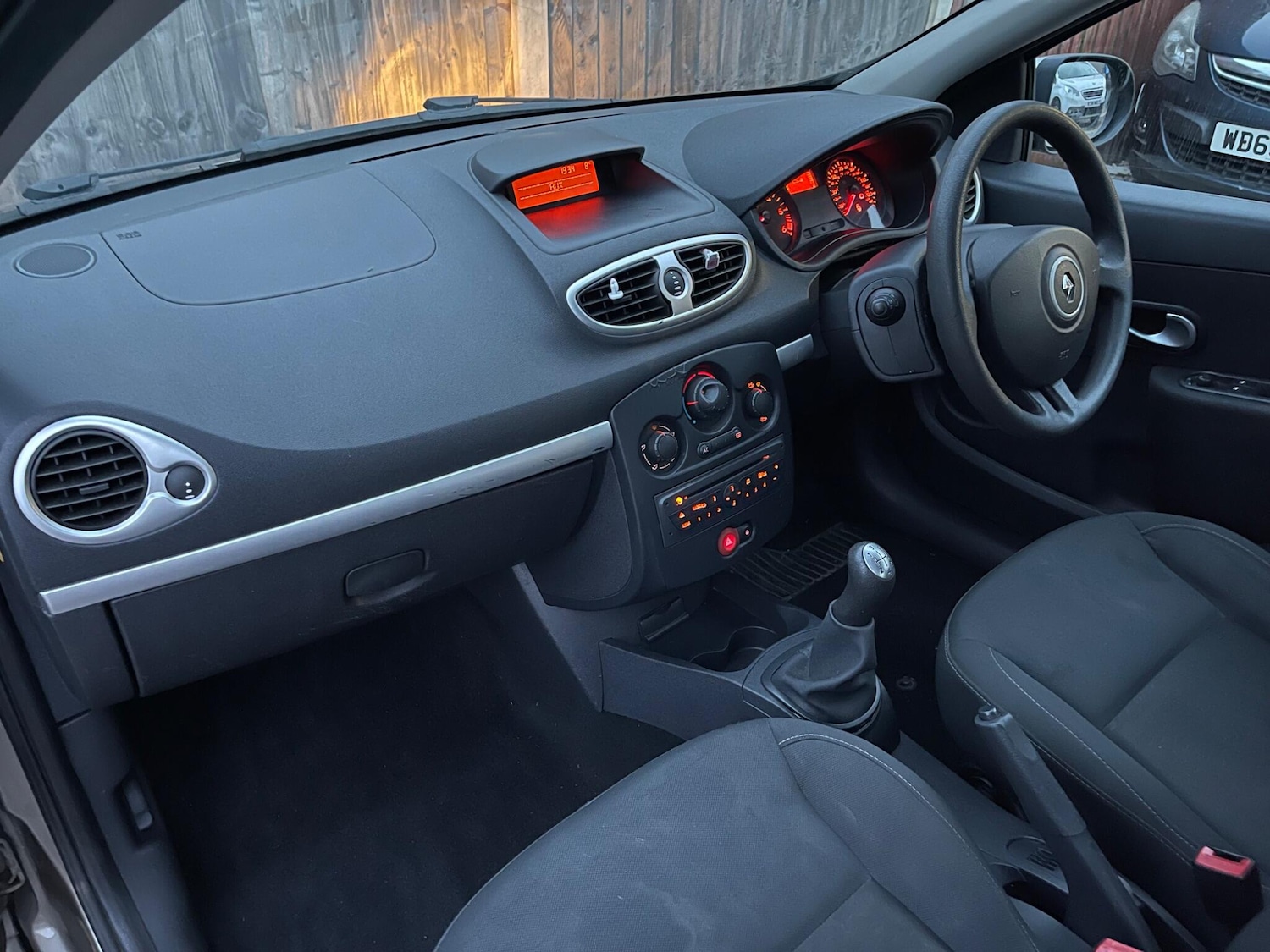 Used Renault Clio 2009 for sale - 77982703: Photo 32