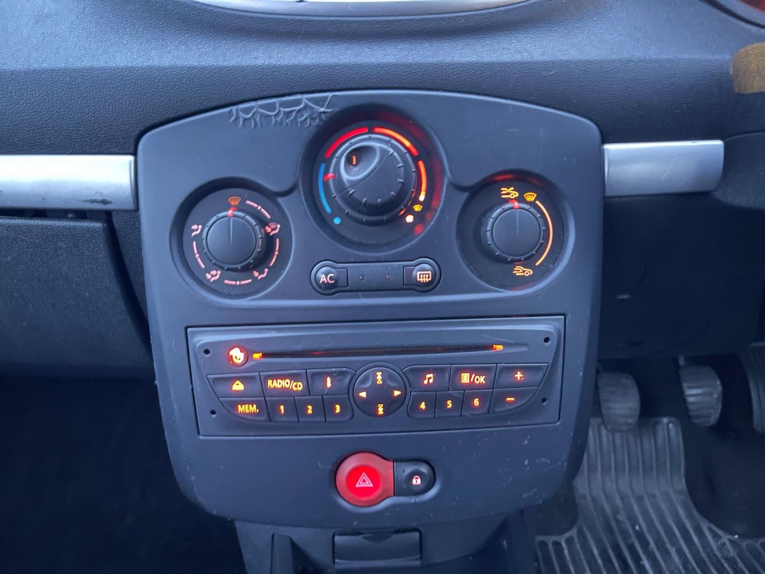 Used Renault Clio 2009 for sale - 77982703: Photo 35