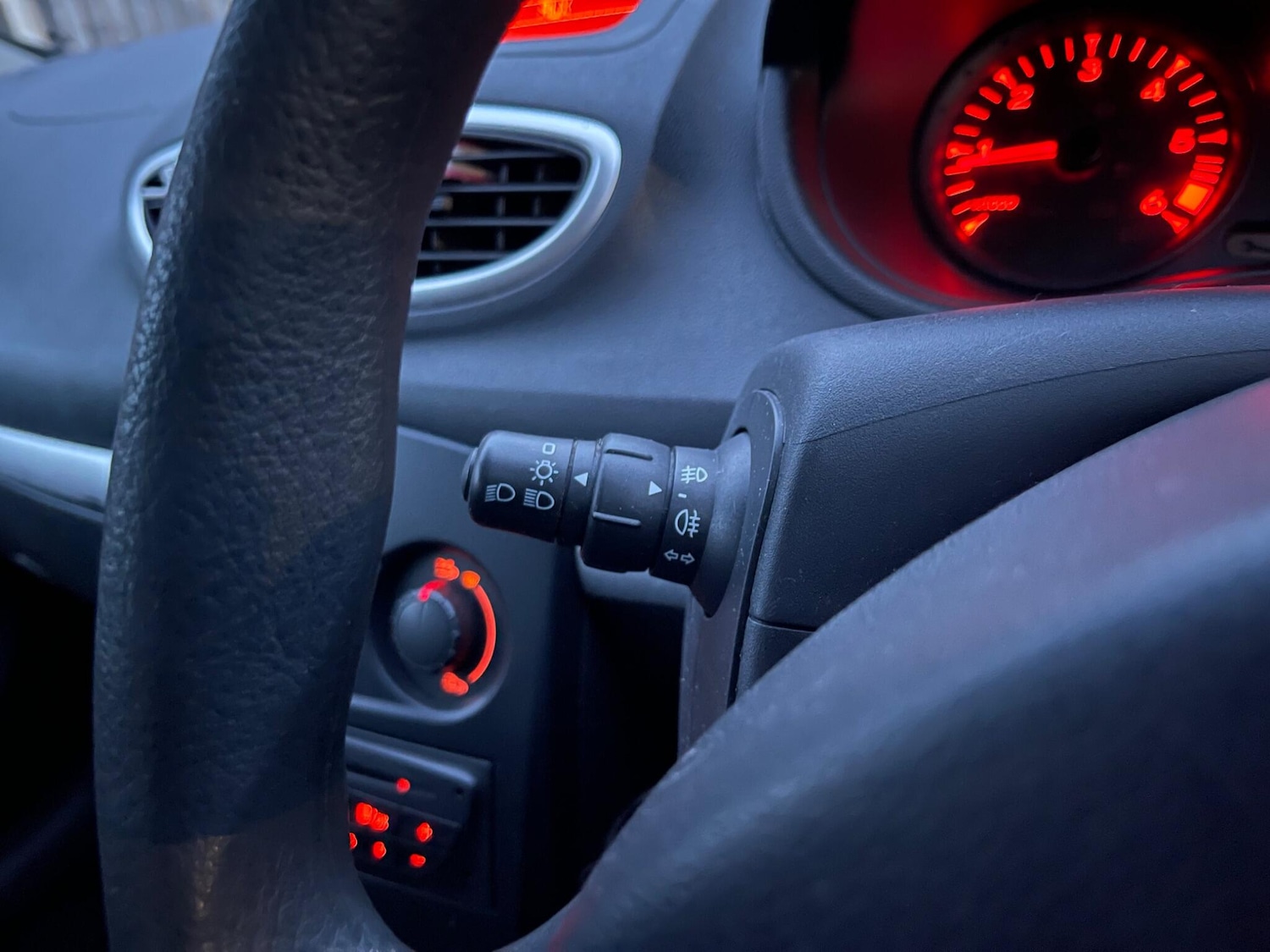 Used Renault Clio 2009 for sale - 77982703: Photo 39