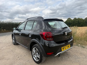 Used Dacia Sandero Stepway 2017 for sale - 79373786: Photo