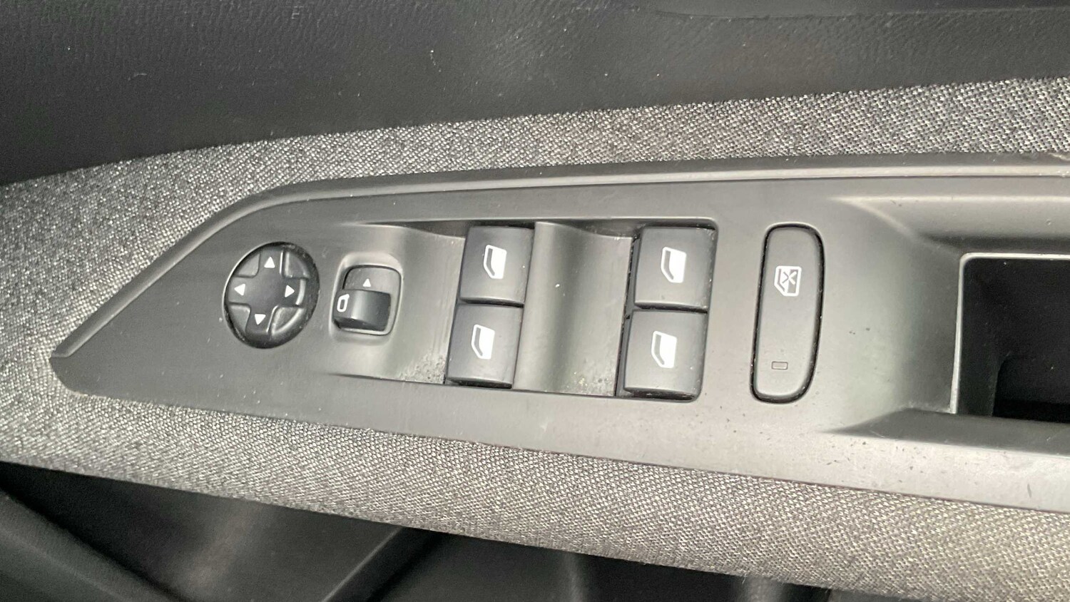 Used Peugeot 3008 2018 for sale - 75917953: Photo 32